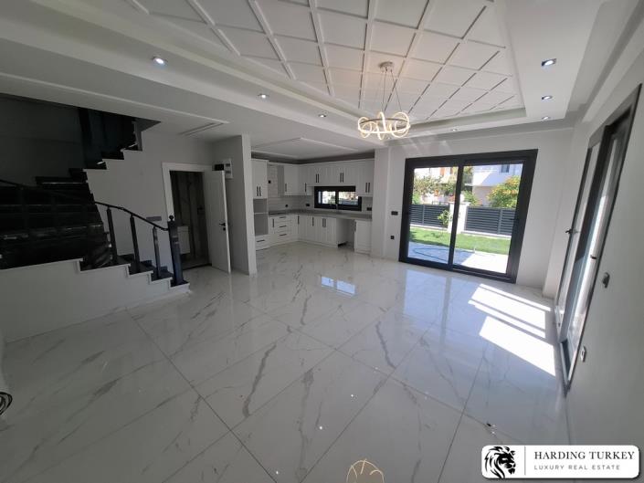 Image No.10-3 Bed Semi-Detached for sale