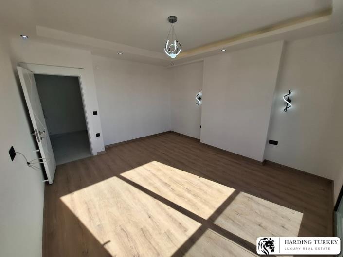 Image No.14-3 Bed Semi-Detached for sale