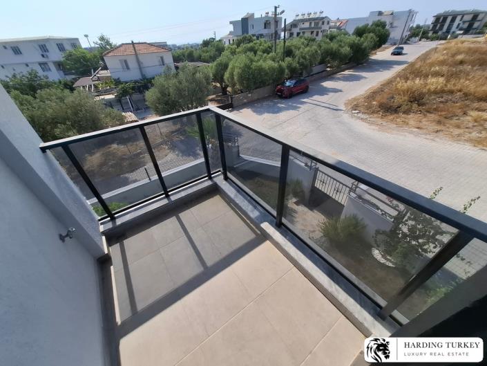 Image No.28-3 Bed Semi-Detached for sale