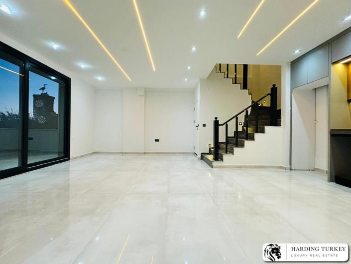 Image No.18-3 Bed Semi-Detached for sale