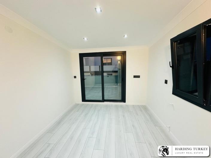 Image No.49-3 Bed Semi-Detached for sale