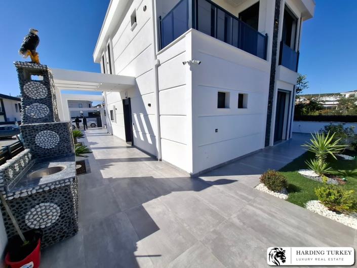 Image No.8-4 Bed Villa / Detached for sale