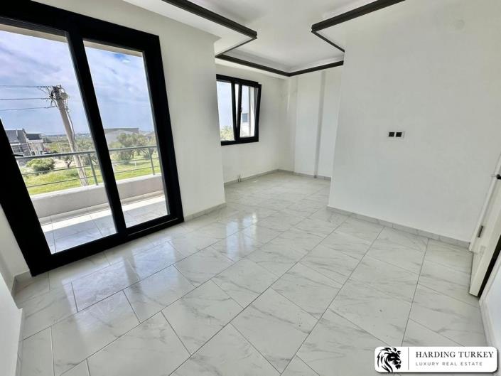 Image No.9-3 Bed Semi-Detached for sale