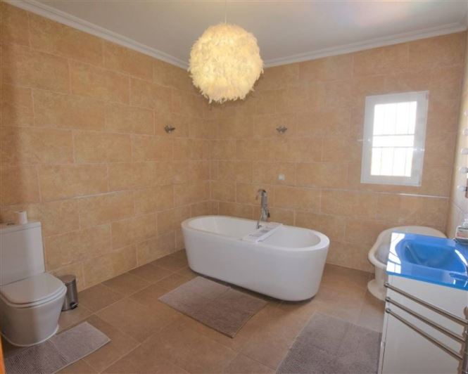 Image No.27-5 Bed Villa for sale