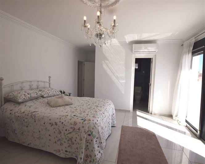 Image No.36-3 Bed Villa for sale