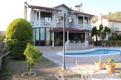 1 - Çalis, Villa