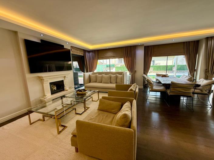 Image No.15-5 Bed Villa for sale