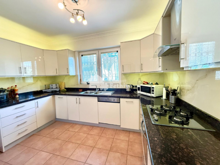 Image No.20-3 Bed Villa for sale