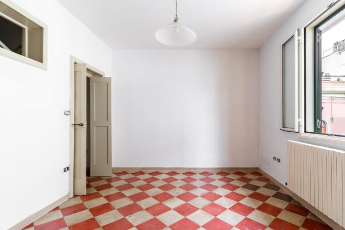 Image No.50-3 Bed Townhouse for sale