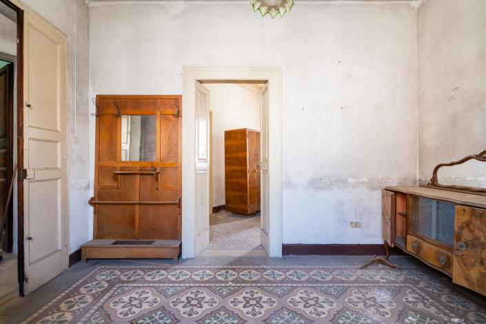 Image No.6-2 Bed Townhouse for sale