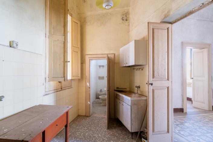 Image No.10-2 Bed Townhouse for sale