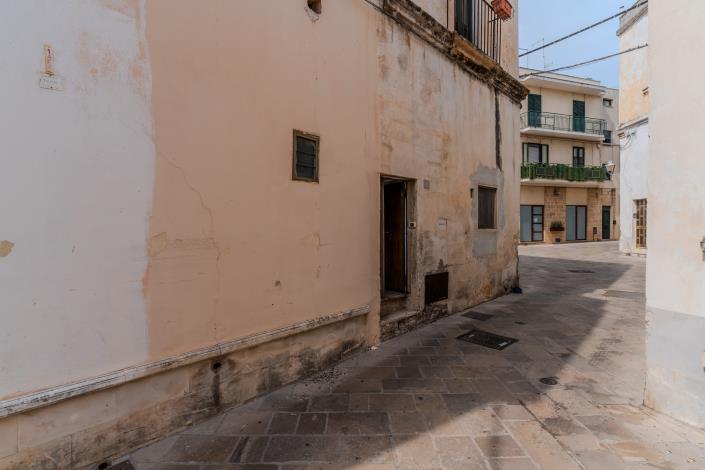 Image No.10-2 Bed Townhouse for sale