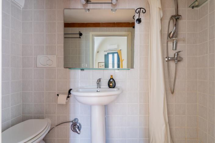 Image No.18-2 Bed Townhouse for sale