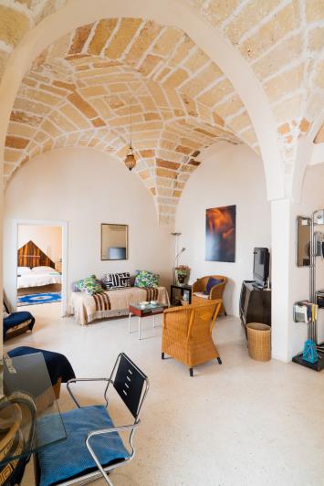 Image No.15-2 Bed Townhouse for sale