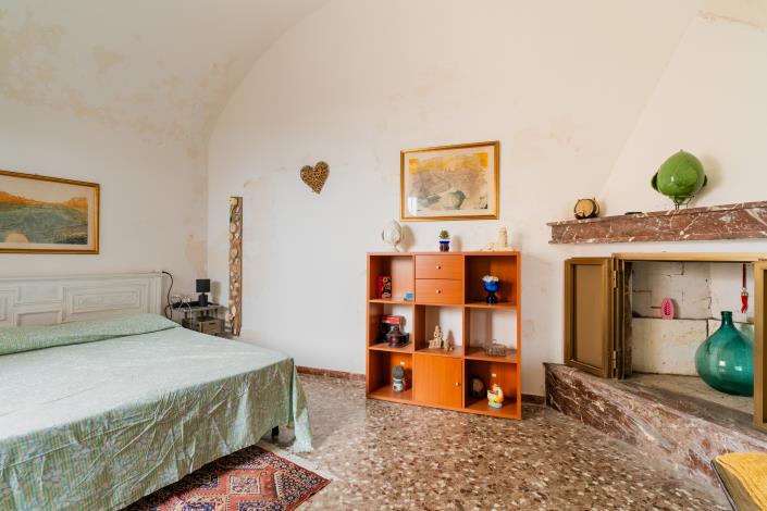 Image No.37-2 Bed Townhouse for sale