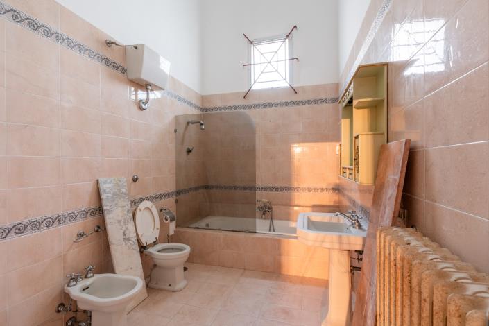 Image No.12-8 Bed Mansion for sale