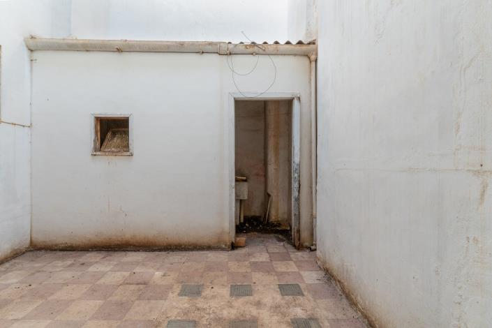 Image No.18-8 Bed Mansion for sale