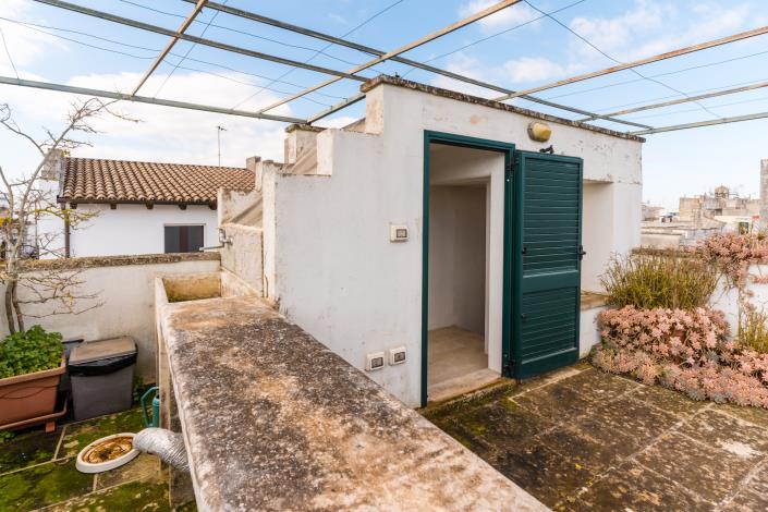 Image No.17-1 Bed Townhouse for sale