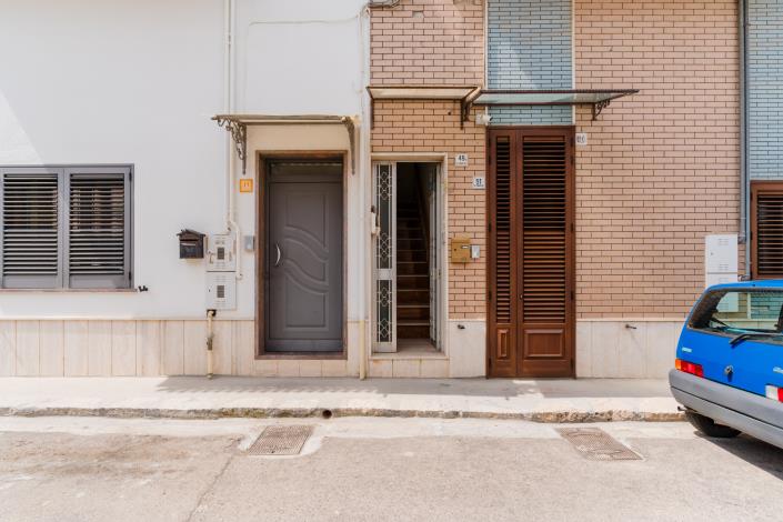 Image No.12-2 Bed Apartment for sale