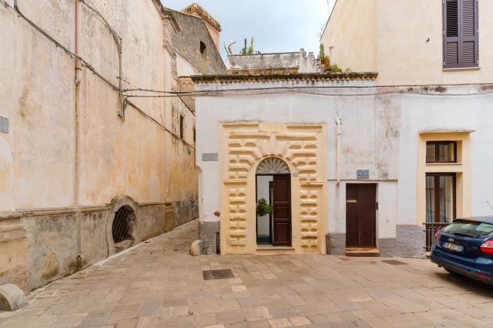 Image No.10-2 Bed Townhouse for sale