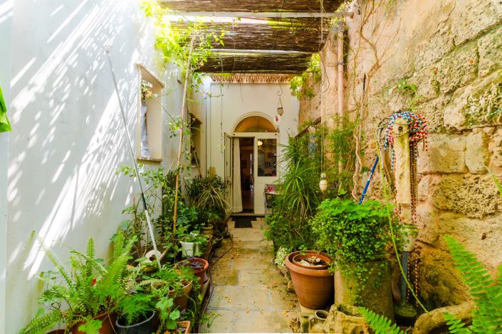 Image No.25-2 Bed Townhouse for sale