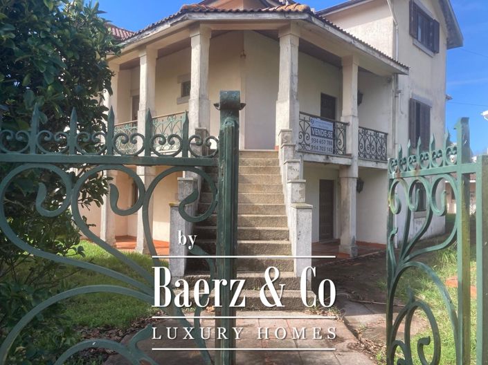 Image No.2-8 Bed Property for sale