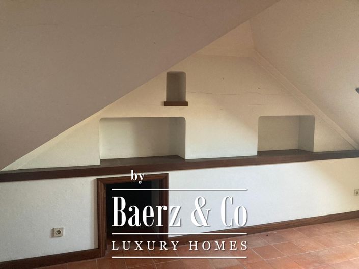 Image No.14-8 Bed Property for sale