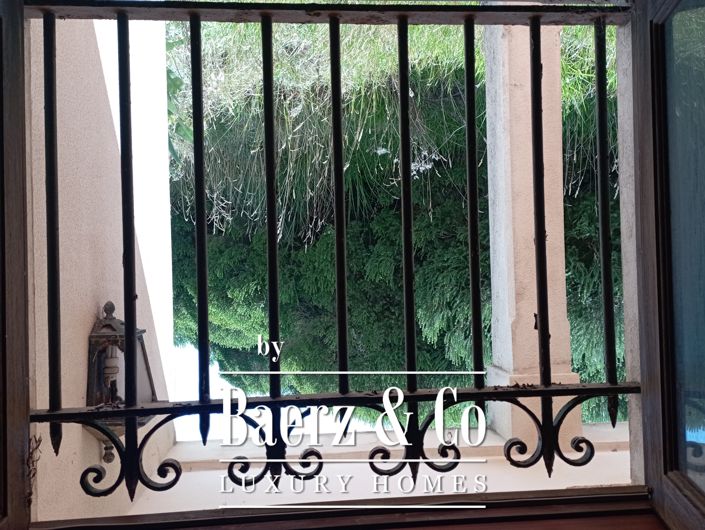 Image No.17-8 Bed Property for sale