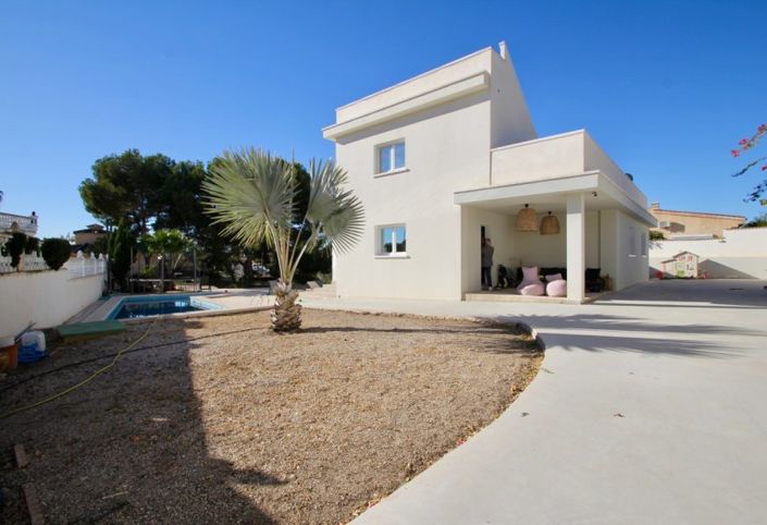 Image No.2-3 Bed Villa for sale