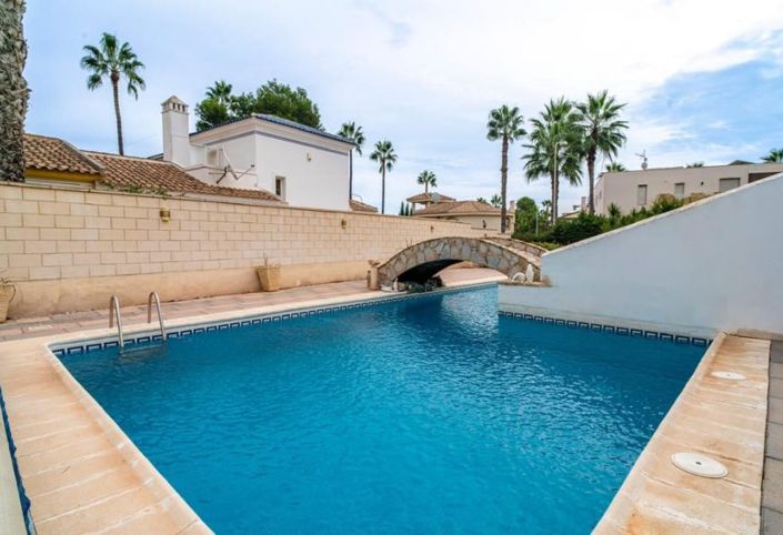 Image No.3-Villa de 4 chambres à vendre à Orihuela Costa