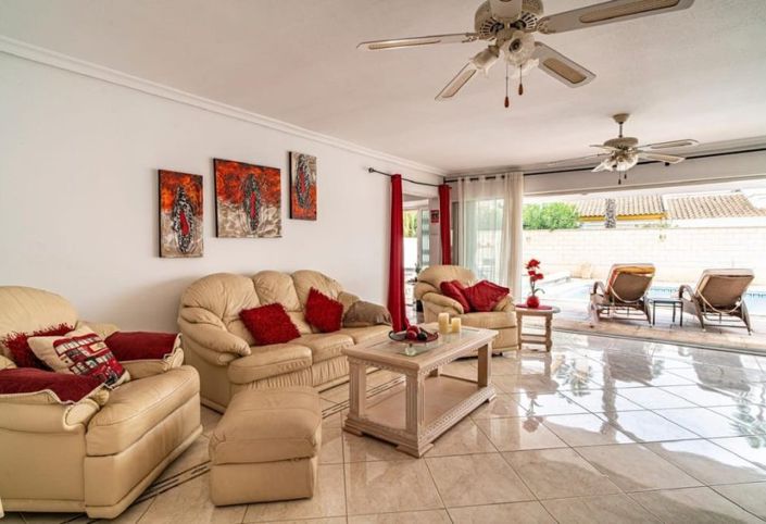 Image No.6-Villa de 4 chambres à vendre à Orihuela Costa