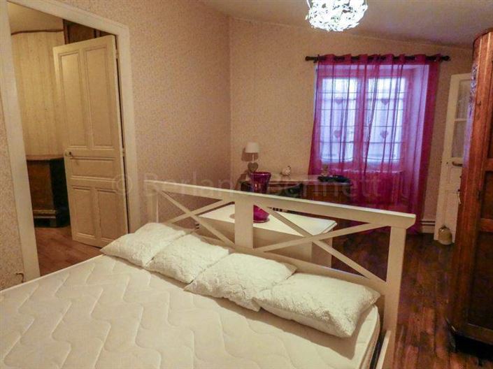 Image No.10-3 Bed House for sale