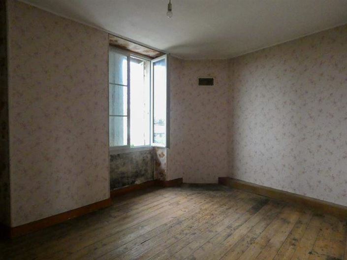 Image No.5-Maison de 8 chambres à vendre à Sauzé-Vaussais