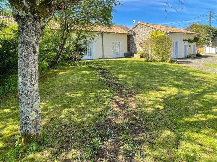 Image No.2-Maison de 9 chambres à vendre à Sauzé-Vaussais