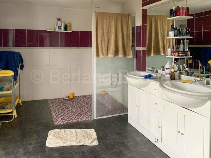 Image No.10-3 Bed House for sale