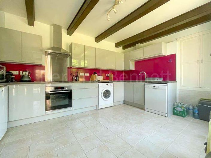 Image No.6-3 Bed House for sale