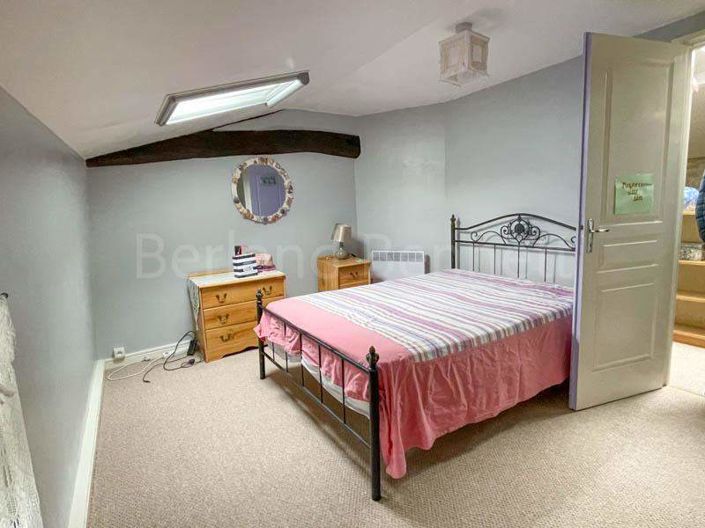 Image No.8-3 Bed House for sale