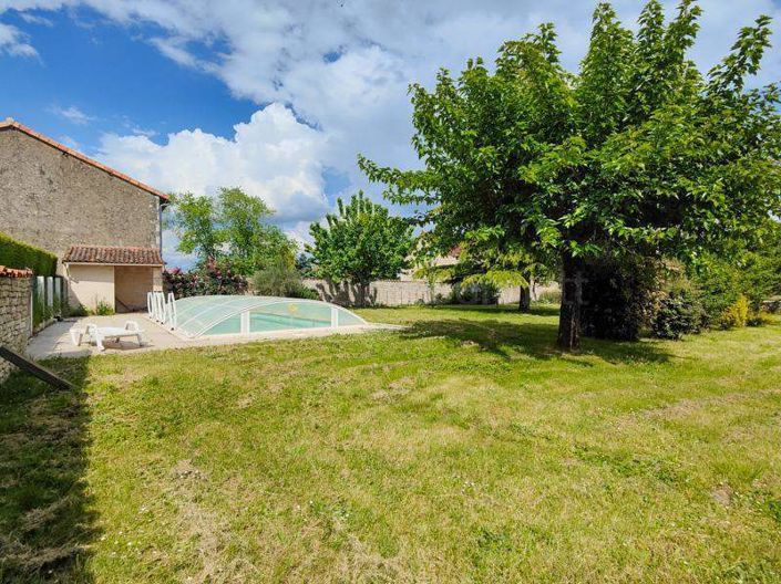 Image No.21-Maison de 2 chambres à vendre à Civray