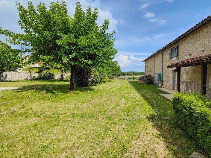 Image No.22-Maison de 2 chambres à vendre à Civray