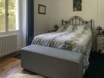 74922934-608c-4589-3eda-7ec28326c95e