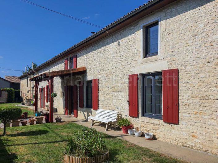 Image No.2-Maison de 4 chambres à vendre à Ruffec