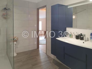 b6e242a1-7448-7f84-4273-c8ecacb65047