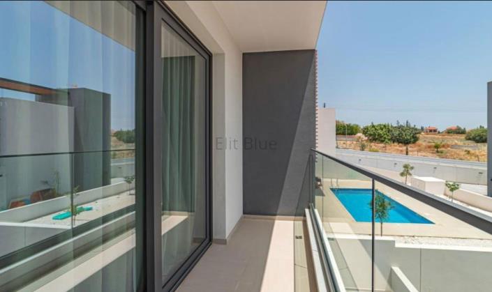 Image No.13-3 Bed Villa / Detached for sale