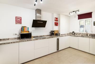 8-e64a9055bba3e77ac8aca3b893cdf826