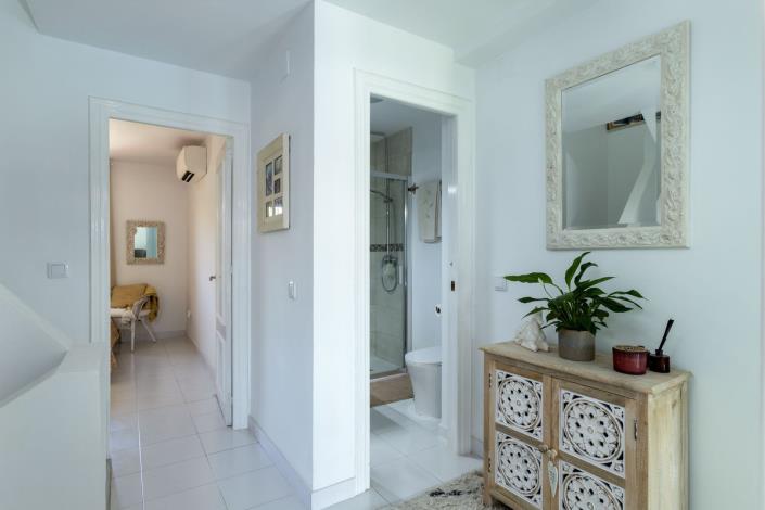 Image No.17-4 Bed Townhouse for sale