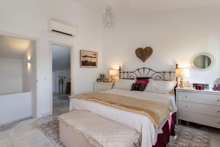 Image No.20-4 Bed Townhouse for sale