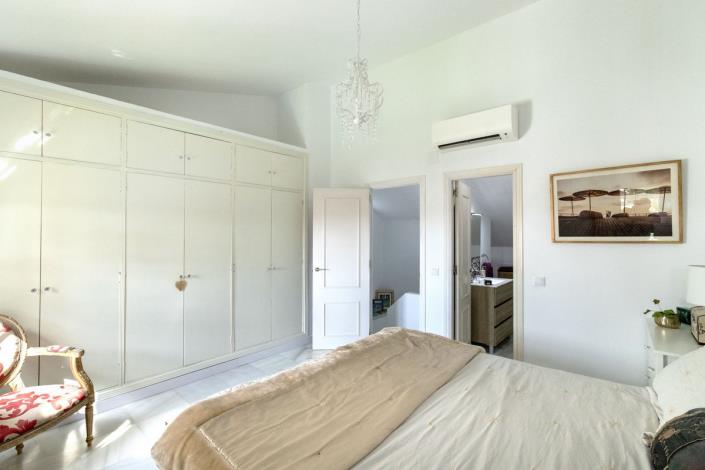 Image No.21-4 Bed Townhouse for sale