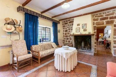 8-e64a9055bba3e77ac8aca3b893cdf826