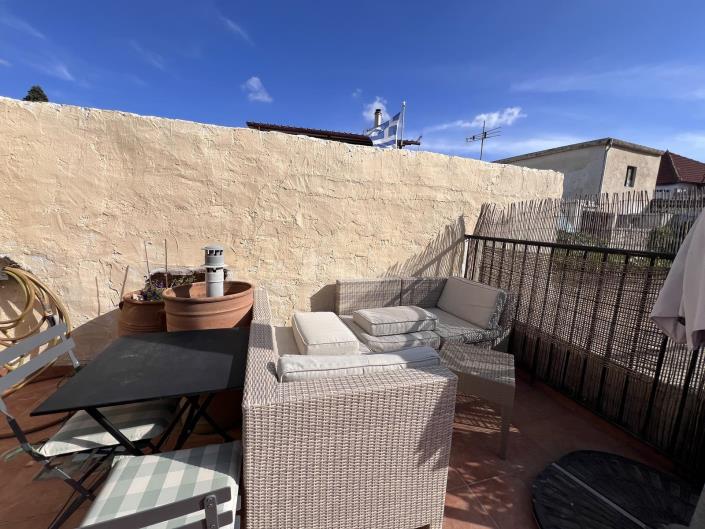 Image No.11-3 Bed House for sale