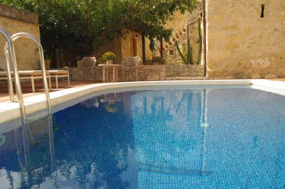 Stone-guesthouse-for-sale-in-Crete-Greece--1-